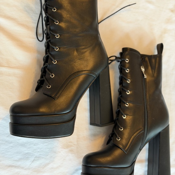 London Rag Boots - Picture 2 of 4